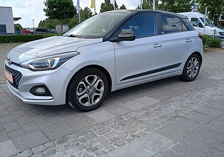 Hyundai i20 1.0 T-GDI 100PS Advantage+/1.Hd/37Tkm/Navi/Sitzhz