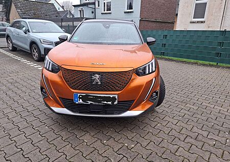 Peugeot e-2008 GT mit Grip-Control-Paket , Allwettereifen,Ladekabel Complete Care Plus Paket incl. Wartung u. Verschleiß