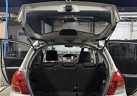 Toyota Yaris 1.329 VVT-i Team