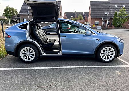 Tesla Model X P100D Allradantrieb 100KW 7-Sitzer