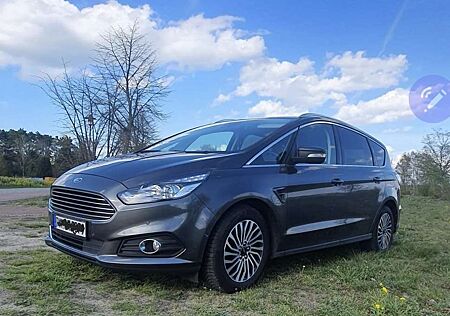 Ford S-Max Titanium