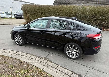 Hyundai i30 1.0 T-GDI Trend Fastback Inspektion TÜV AW-Rei neu