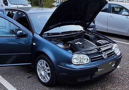 VW Golf Volkswagen 4 1.6 Benzin , Fahrbereit,Ohne TÜV