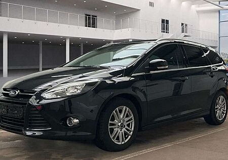 Ford Focus Turnier Titanium Scheckheft PDC Sitzh AHK