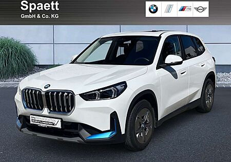 BMW iX1 xDrive30 DAB LED Pano.Dach Komfortzg. AHK