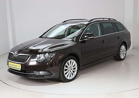 Skoda Superb 2.0 TDI 4x4 Combi * Navi * PDC * Bi-Xenon