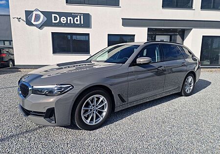 BMW 520d 520 G31*NAVI*HUD*AHK*Harman/Kardon*LRHZ*M-Lenkrad