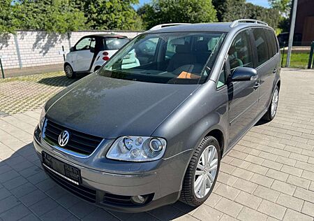 VW Touran Volkswagen Highline*Automatik*Sitzheizung*Tüv Neu