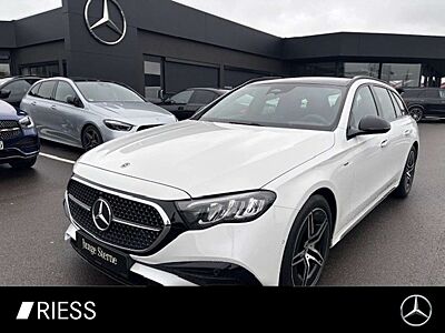 Mercedes-Benz E 300 de T AMG Sport Night Distr Pano AHK Kamera
