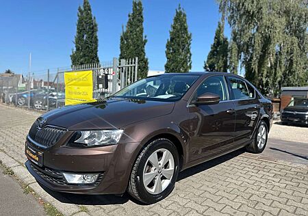 Skoda Octavia Elegance,1.BESITZ,25.TKM,TEILLEDER,NAVI,EINMALIG !