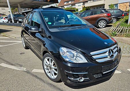 Mercedes-Benz B 200 B -Klasse Navi/Panorama/AHK/SPORTPAKET