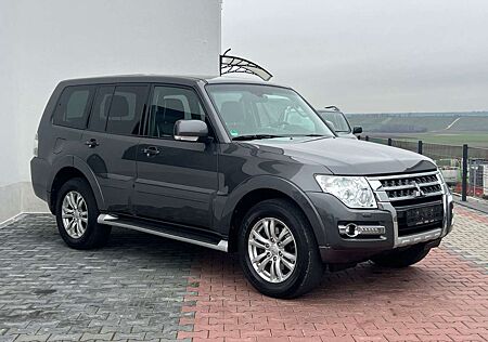 Mitsubishi Pajero 3.2 DI-D Plus*7SITZER*KAMERA*XENON*