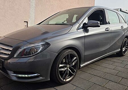 Mercedes-Benz B 180 (246.242), Automatik, Navi