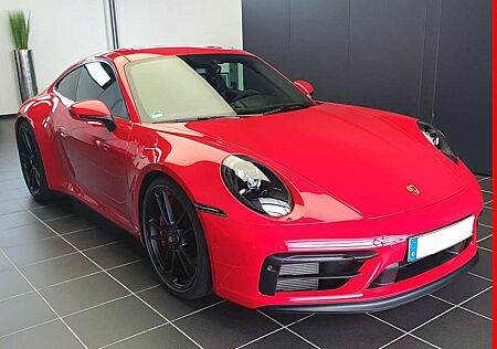 Porsche 992 Carrera 4 GTS