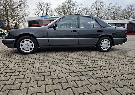 Mercedes-Benz E 230 Automatikgetriebe,SD,Alu,ZV,Servo,Tüv5/2027