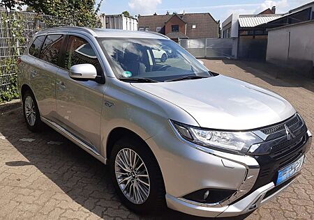 Mitsubishi Outlander Plug-In Hybrid 2.4 4WD Plug-In Hybrid Sp