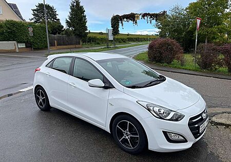 Hyundai i30 YES!, SERVICE NEU, HU NEU, 8-fach Bereifung