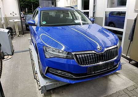 Skoda Superb Ambition iV e-hybrid/Navi/Temp/led/AHK/ALU
