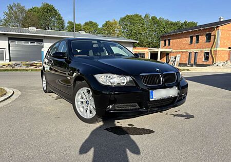 BMW 320i 320 E90 / TÜV NEU / WENIG KM / 1. HAND / 6. GANG