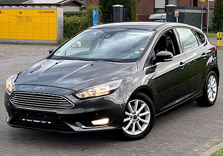 Ford Focus Titanium | 1 Hand | Vollausstattung| Top Zustand
