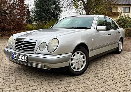 Mercedes-Benz E 240 Elegance 3.Hand / TÜV NEU / GEPFLEGT