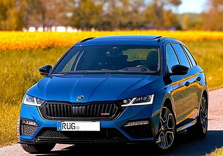 Skoda Octavia Combi 2.0 TSI DSG RS First Edition VOLL AHK PANO