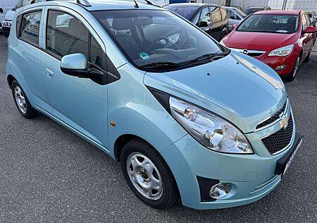 Chevrolet Spark LS+ 8 Fach-Bereift ,TÜV Neue