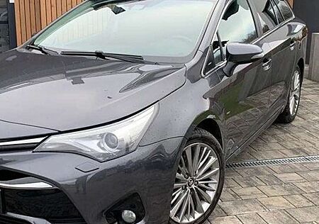 Toyota Avensis 2.0 D-4D Prestige Bj 2019