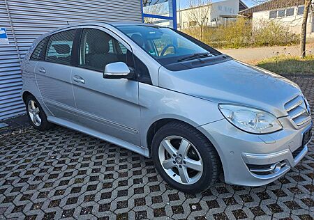 Mercedes-Benz B 200 TÜV Mai.26* Navi* Teilleder* Anhängerkupp.
