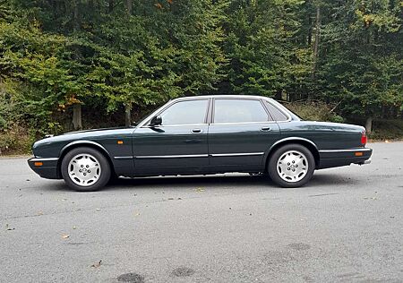 Jaguar XJ6 Executive in Spruce-Green Metallic