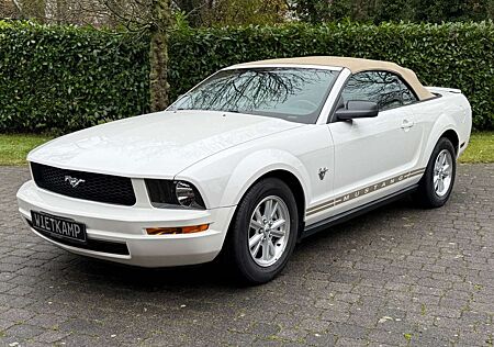 Ford Mustang Cabrio 45th anniversary
