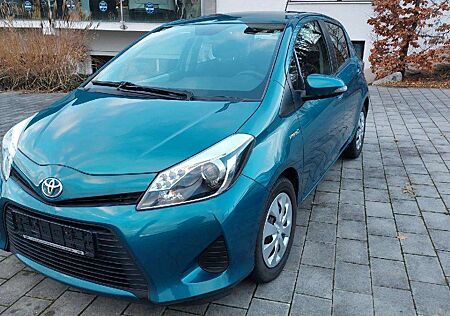 Toyota Yaris Hybrid Life