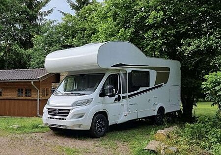 Caravans-Wohnm Carado Carado A 464 Wohnmobil 6 P AHK Markise Autark