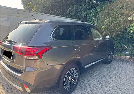 Mitsubishi Outlander SUV-Star+ 4WD