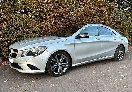 Mercedes-Benz CLA 180 AMG Line*NAVI*PDC*SHZ*