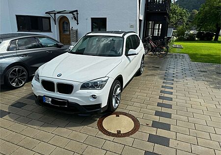 BMW X1 xDrive25d Aut. Sport Line Pano, Scheckheft, Xenon