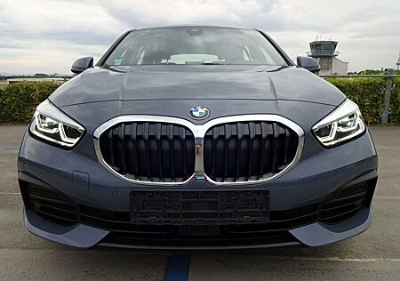 BMW 118i 118 1er Automatic, Leder, Premium + Comfort Paket
