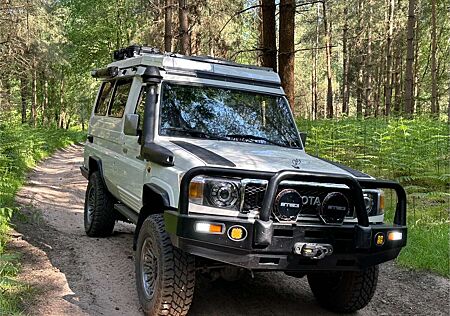 Toyota Land Cruiser GRJ78