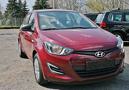 Hyundai i20 Trend+Klima+wenig KM - - -80.000 - - -