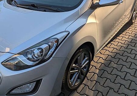 Hyundai i30 blue 1.6 CRDi DCT Passion