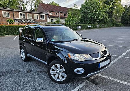 Mitsubishi Outlander 2.4 4WD CVT Intense TOP viel Zubehör