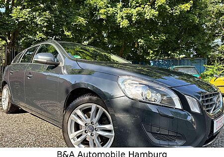 Volvo V60 Kombi Momentum 2 Hand+Tüv/Au Neu+Scheckheft
