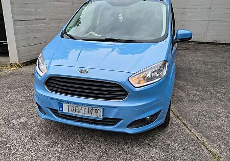 Ford Tourneo Courier 1.0 EcoBoost Titanium