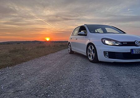 VW Golf GTI Volkswagen 2.0 TSI DSG