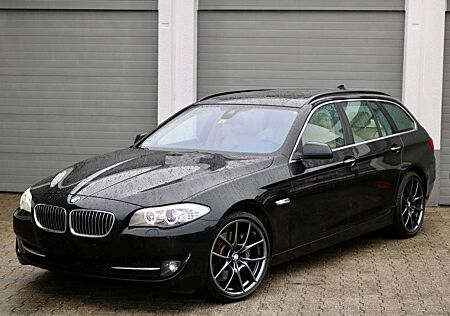 BMW 530 Baureihe 5 Touring d/PANO/HEAD-UP/SOFT-C