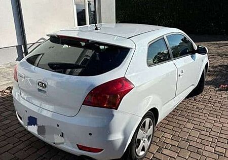 Kia Cee'd Ceed / 1.4L 90 Euro 5 Style