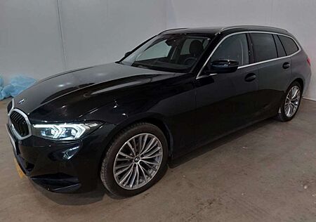BMW 320 d Touring xDrive Panorama Navi LED AHK Kame