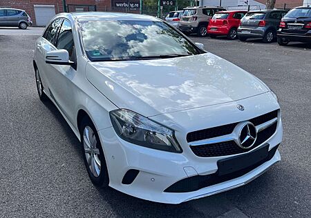 Mercedes-Benz A 180 BlueEfficiency"Klimaaut"Navi"Leder"PDC"SHZ