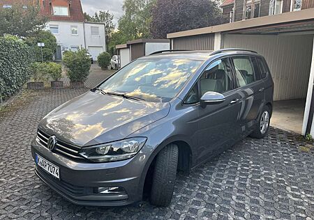 VW Touran Volkswagen 1.6 TDI SCR BlueMotion Technology Comfortline