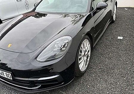 Porsche Panamera 4